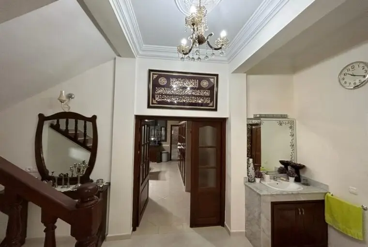 A vendre villa de 350m2 4 chambres quarier Najha